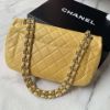 圖片 Chanel Vintage 珠光檸檬黃寶石釦腋下包