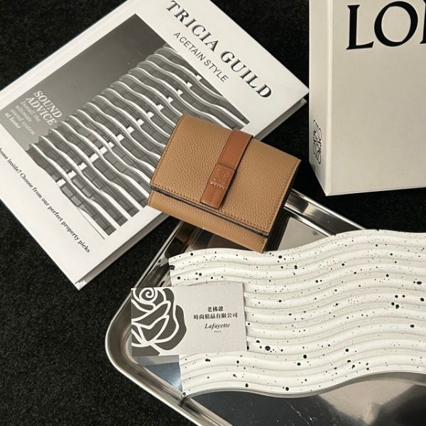 圖片 LOEWE 太妃糖色/棕褐色牛皮迷你三折短夾