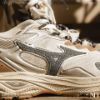 NICEDAY 代購 Mizuno Racer S 丹寧 牛仔 拼接 做舊 城市感 銀色 灰 棕色 奶油底 機能 慢跑 男女鞋 D1GH253501