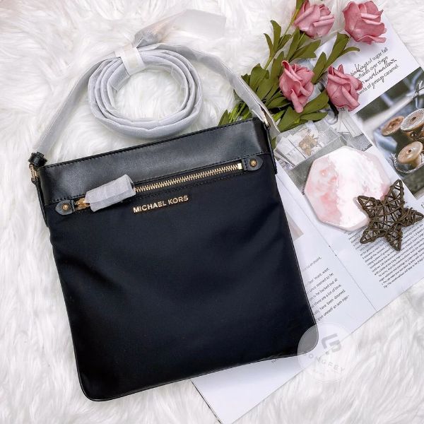 圖片 Michael Kors｜MK 尼龍扁包