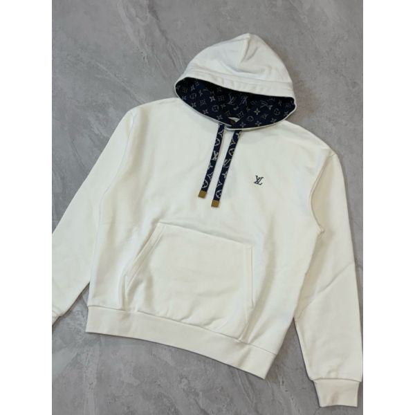 圖片 Louis Vuitton LV 經典 胸口、帽子logo 設計 專櫃缺貨 爆款 白色 帽t