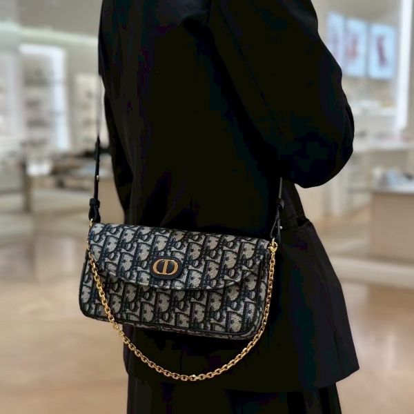 圖片 《現貨最低特價 》DIOR Montaigne D-Vine 附鏈帶手拿包 藍色緹花