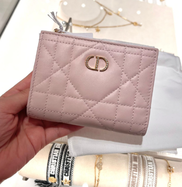 圖片 《現貨最低特價 》 Dior Caro Dahlia 錢包 綴以水晶 淡粉色 Macrocannage 大籐格紋羊皮