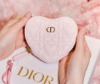 圖片 《現貨最低特價 》 Dior Dioramour Dior Caro Heart 附鏈帶手拿包 淡粉紅色 Cannage 籐格紋小牛皮搭配心形圖案