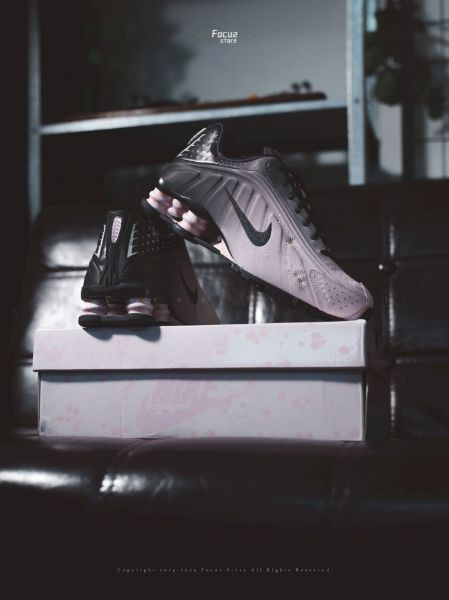 Focus Store Nike Shox R4 Wmns Sakura IB8872600	