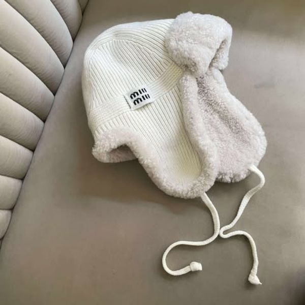 圖片 Miu Miu 白色泰迪毛毛雷鋒帽