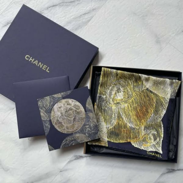 圖片 Chanel Vic 禮山茶花滿月方巾🌕