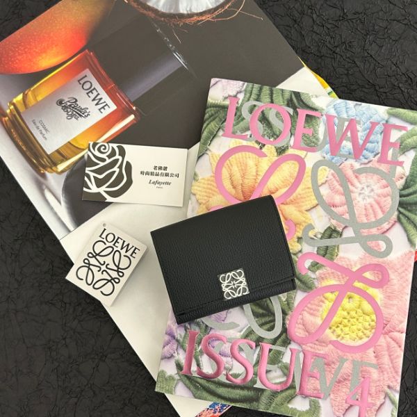 圖片 LOEWE 迷你黑色銀釦小牛皮三折短夾