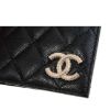 圖片 CHANEL 經典荔枝牛皮菱格紋雙C 金屬LOGO護照夾 (黑色)