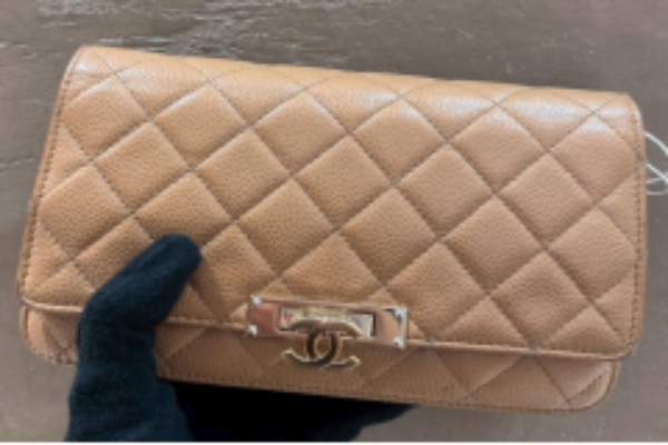 圖片 7.8新/(保卡款)CHANEL荔枝皮 橘咖WOC扁肩背包 