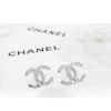 圖片 CHANEL 新款雙C LOGO 樹紋造型穿式耳環 (銀色)