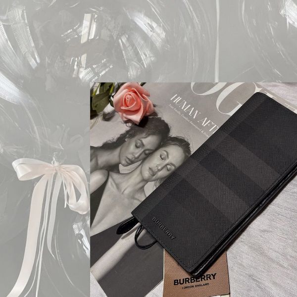 圖片 BURBERRY灰色長夾｜極簡時髦風格🩶