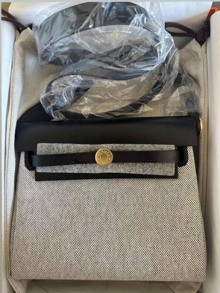 圖片 HERMES 2025 新款 Herbag mini 熊貓色金釦