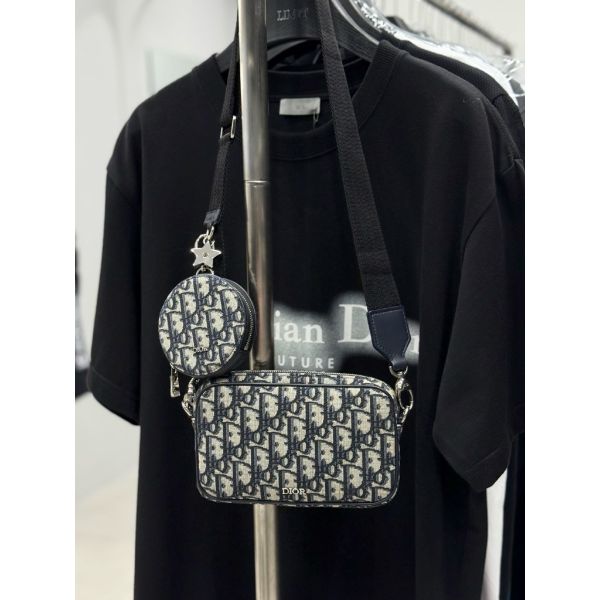 圖片 Dior 經典卡其色 刺繡滿版logo設計 側背包