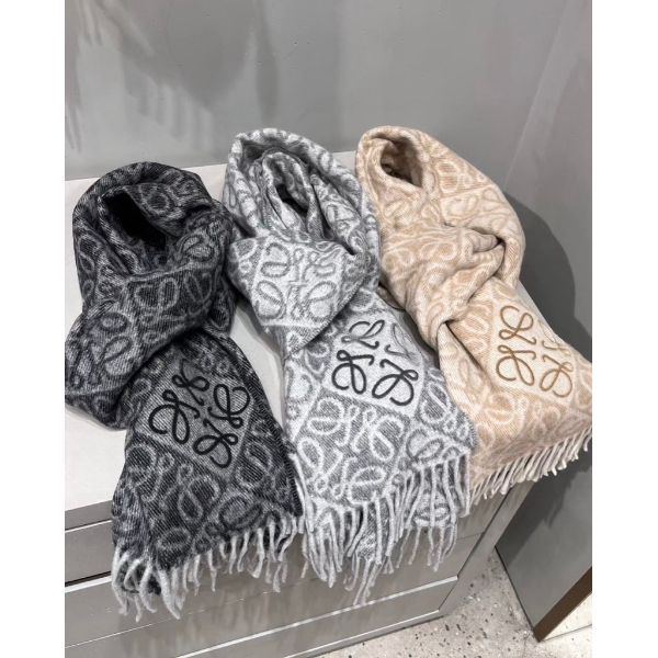 圖片 Loewe 羊毛與羊絨材質 奶茶色 黑 灰 粉 冰川藍色  爆款 女生 女款 圍巾