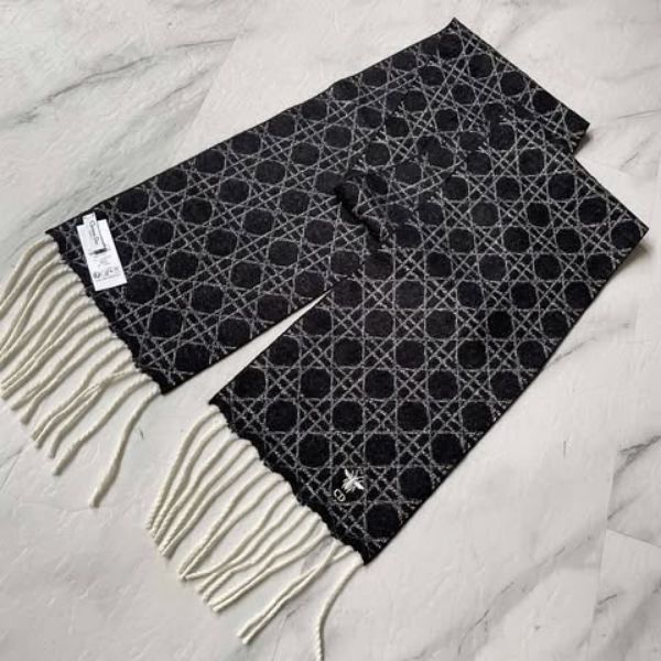 圖片 Dior 新款格紋羊絨小蜜蜂刺繡圍巾