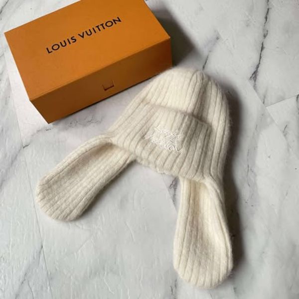 圖片 Lv 白色草寫字母兔耳朵雷鋒帽