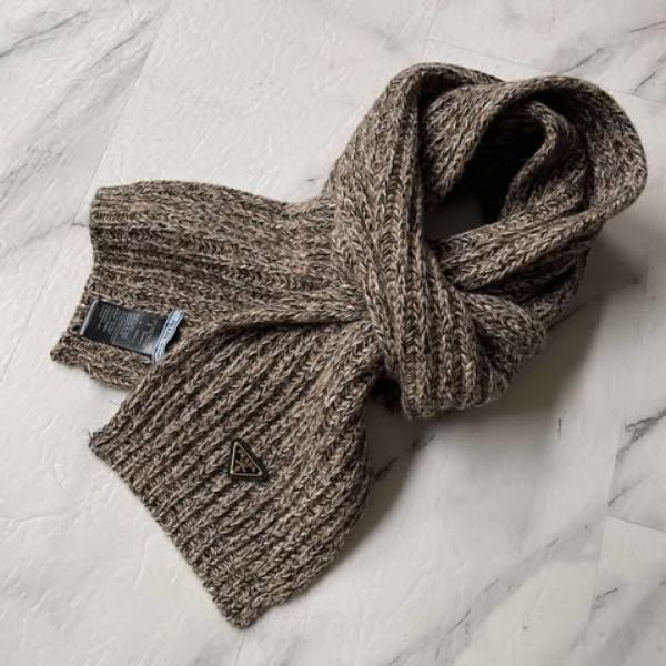 圖片 Prada 新款美拉德粗花針織圍巾