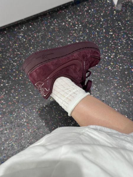 圖片 Nike Air Force 1 AF1 酒紅色 麂皮 絲絨 絨面 復古 櫻桃紅 果凍勾 女款 HV4406-600/預購