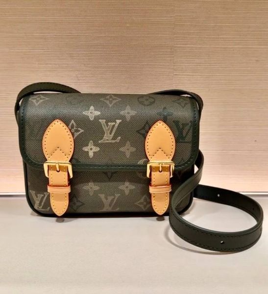 圖片 《現貨最低特價 》Louis Vuitton LV 軍綠色 迷你郵差包