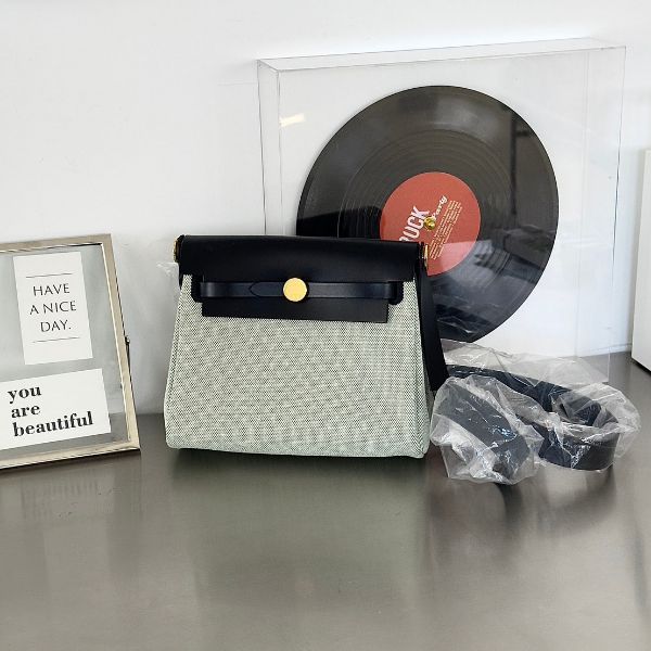 Hermes 愛馬仕 Mini herbag 米白拼中綠色  w刻