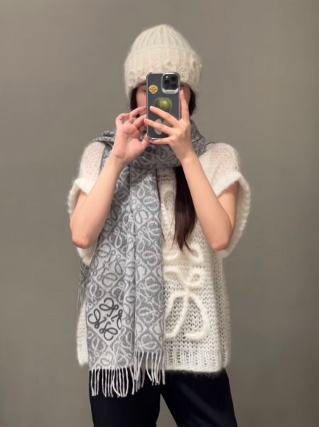 圖片 LOEWE 秋冬新款浮雕格紋圍巾 淺灰色