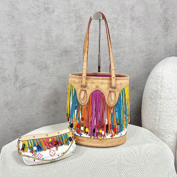 LV Monogram 白色流蘇桶包