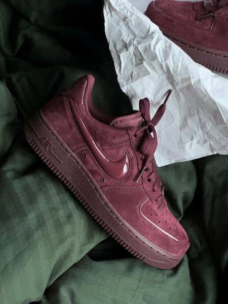  Nike Air Force 1 Low Wmns Burgundy Suede HV4406600	