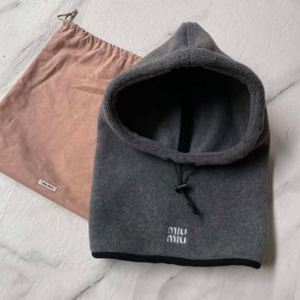 圖片 Miu Miu 灰色字母刷毛連帽圍脖
