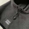 圖片 Miu Miu 灰色字母刷毛連帽圍脖