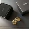 圖片 Chanel 24a 黑金字母琺瑯鏤空手鐲