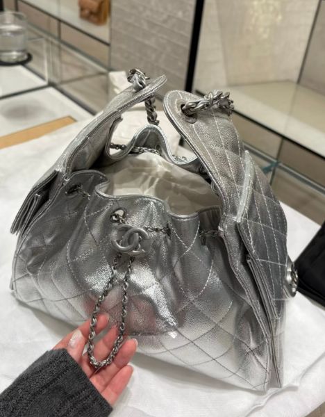 圖片 CHANEL AS5311 26C 秀款 小型Hobo 肩背包 銀 30*26*14 cm 