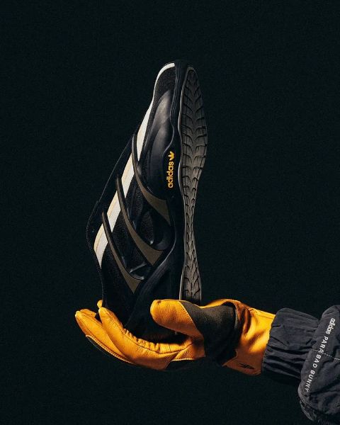 Bad Bunny x F1 AMG x Adidas adiracer GT Sand HQ2570	