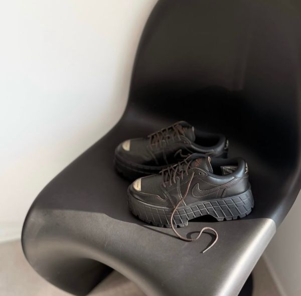 圖片 Nike Air Jordan 1 Brooklyn 全黑 全黑外縫線 黑金色 黑色 棕色縫線 厚底 皮革 女款 HF3184-002/預購