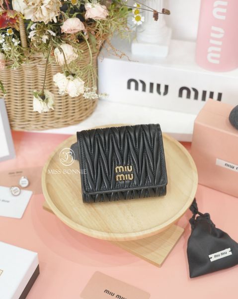 圖片 MIU MIU 納帕皮革三折短夾-黑色(預購)