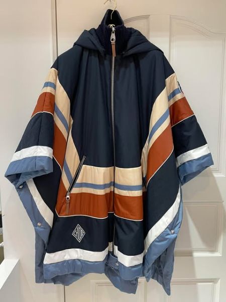 圖片 Chloe x Fusalp 聯名  滑雪系列棉服斗篷