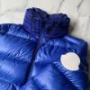 圖片 Moncler 寶藍徽章羽絨外套
