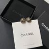 圖片 Chanel 新款小鈕釦花邊耳針