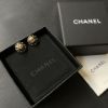 圖片 Chanel 新款小鈕釦花邊耳針