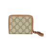 圖片 Gucci GG Emblem Zip Mini 字花帆布ㄇ字短夾(319131-卡其)