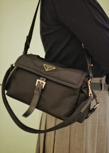 圖片 《我最便宜!全新正品》Prada Explore 中號 Re-Nylon 肩背包