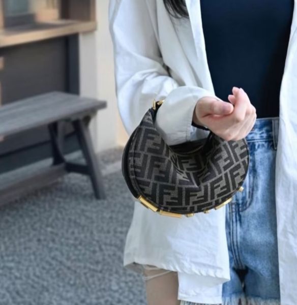 圖片 《我最便宜!全新正品》Fendi 棕色FF提花布料迷你包款 附可調肩背帶