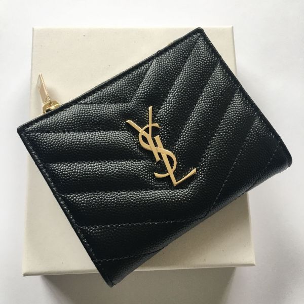 圖片 《現貨在台最低特價 》Saint Laurent YSL Monogram魚子醬壓紋皮革對摺短夾 黑色