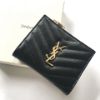 圖片 《現貨在台最低特價 》Saint Laurent YSL Monogram魚子醬壓紋皮革對摺短夾 黑色