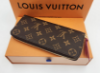 圖片 《在台現貨最低特價 》Louis Vuitton LV  經典老花拉鍊長夾 (紫紅色)