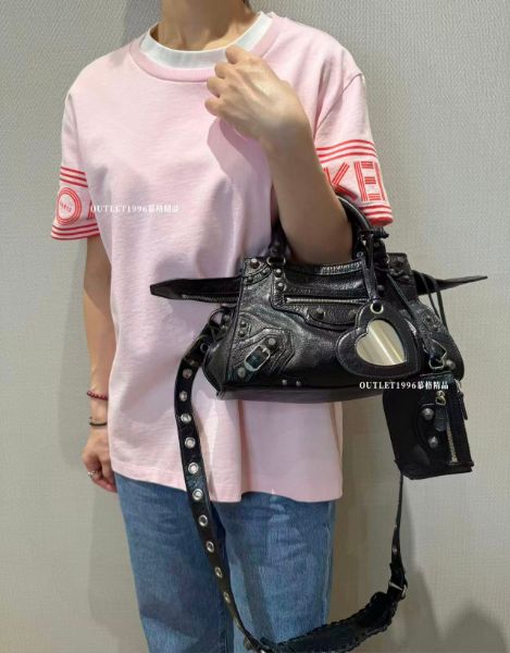 圖片 ❤️折扣囉 優惠價格 ! 巴黎世家黑色機車包