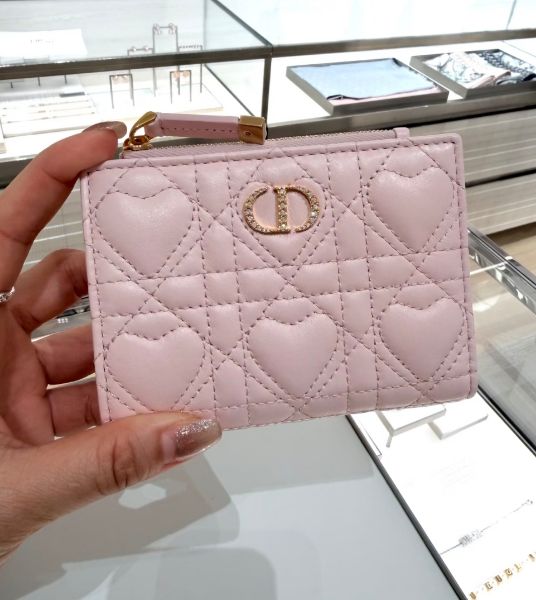 圖片 《現貨最低特價 》 Dior Caro 綴以水晶 馬卡龍粉 籐格紋羊皮愛心短夾