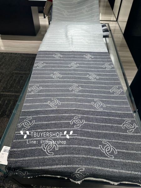 圖片 Chanel 灰白拼接 滿版雙 C圍巾