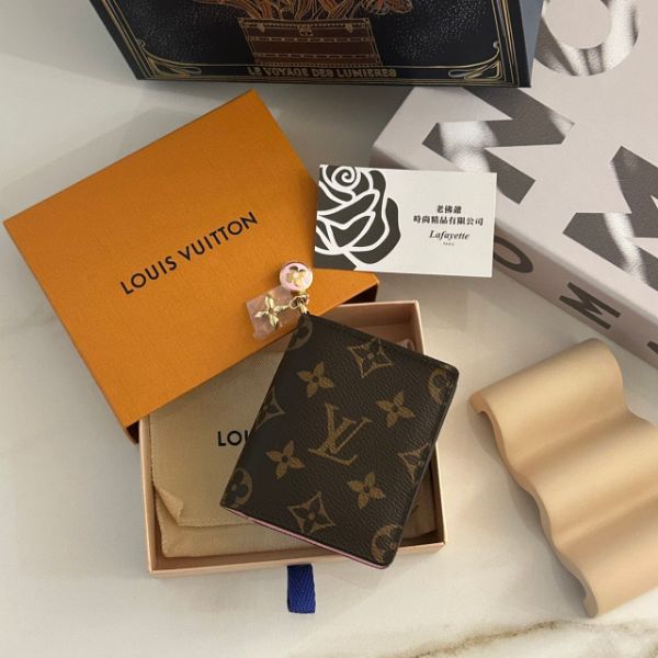 圖片 LOUIS VUITTON Charms 粉色零錢袋內裡兩折短夾