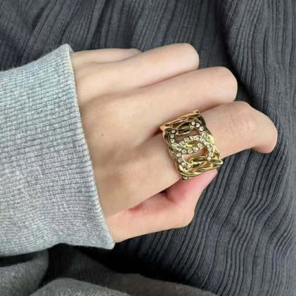 圖片 Chanel 24p金色寬版水鑽logo戒指